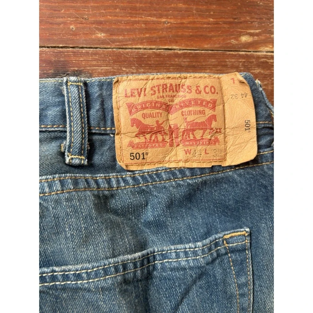 Levi's 501 Straight Fit Jeans Mens 44x32 Blue Denim Button Fly Classic Casual